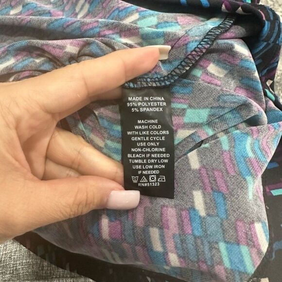 Vince Camuto Long Sleeve Multicolor Printed Retro Top Sz Small - Picture 10 of 10